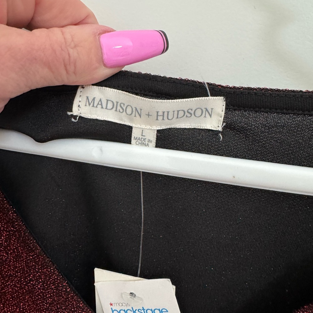 NWT Madison & Hudson Holiday Top Elegant Red Glitter V-Neck Top - Picture 8 of 8